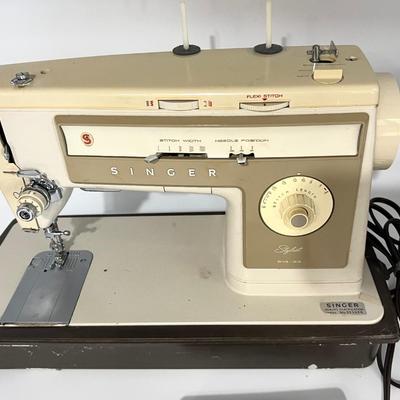 SINGER Stylist 513-33 With Case