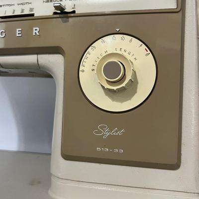SINGER Stylist 513-33 With Case