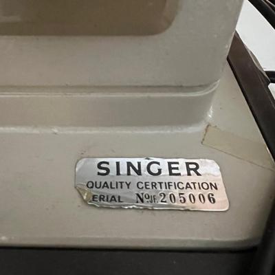 SINGER Stylist 513-33 With Case