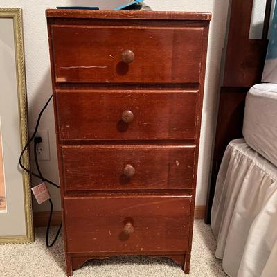Small 4 drawer chest.  Nite stand