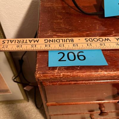 Small 4 drawer chest.  Nite stand