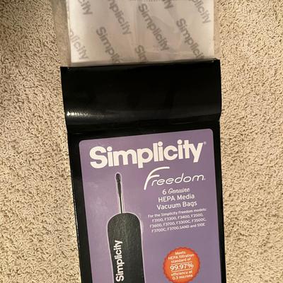 Simplicity Vacuum w/ bags
