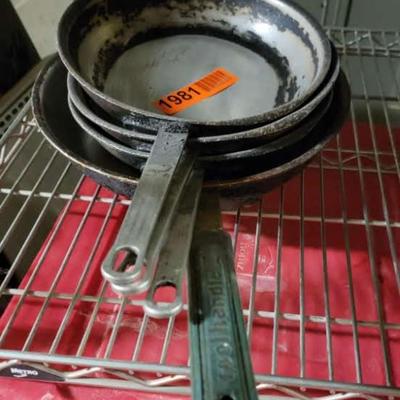 Variety sizes of fry pans