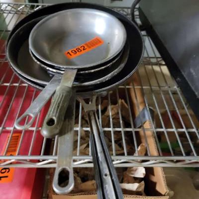 Variety sizes of fry pans