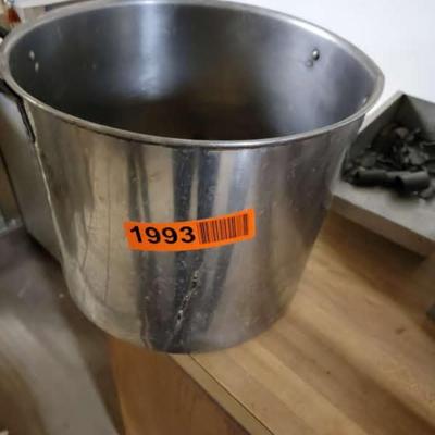 SS Pot w/misc. spoons