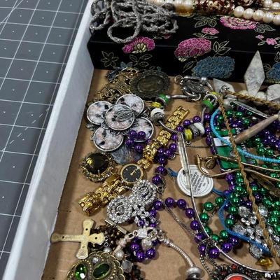 Tray of Costume Jewelry 