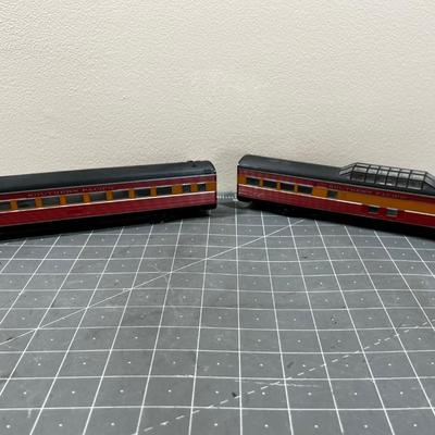 2 HO Scale Southern Pacific Train Cars. 