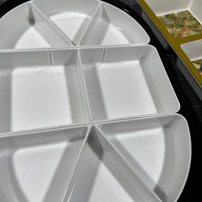Plastic Trays: Great for Outdoor Eating situations. 