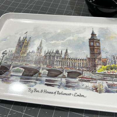 Plastic Trays: Great for Outdoor Eating situations. 