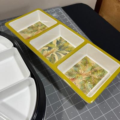 Plastic Trays: Great for Outdoor Eating situations. 