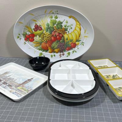 Plastic Trays: Great for Outdoor Eating situations. 