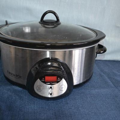 LOT 245. CROCK POT