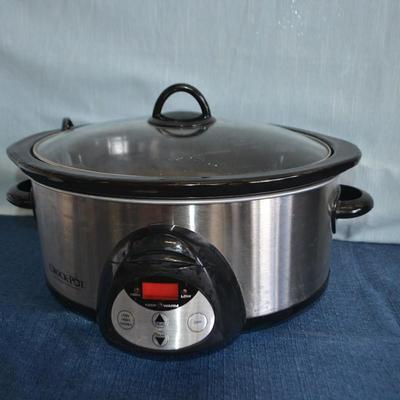 LOT 245. CROCK POT