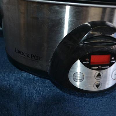 LOT 245. CROCK POT