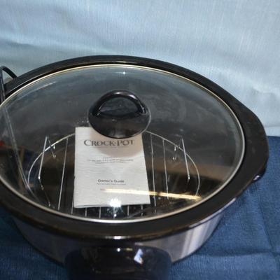 LOT 245. CROCK POT