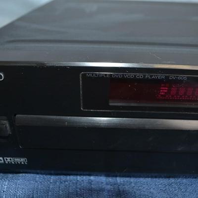 LOT 251. KENWOOD MULTI DVD/CD PLAYER MODEL DV-605