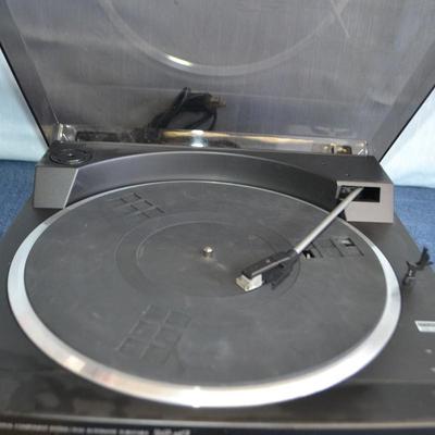 LOT 255. DENON DP-26F TURNTABLE