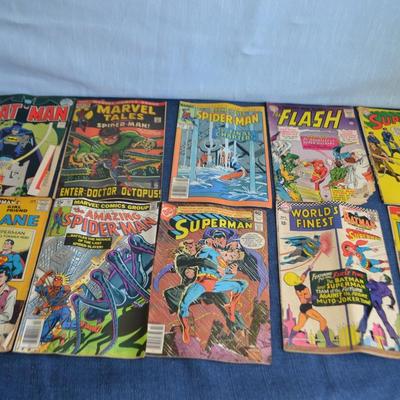 LOT 269 COMIC BOOKS