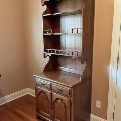 Thomasville American Style Hutch (1 of 2)