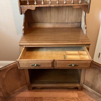 Thomasville American Style Hutch (1 of 2)