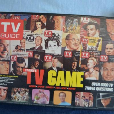 LOT 285. VINTAGE TV GUIDE GAME AND SOLOTAIRE GAME