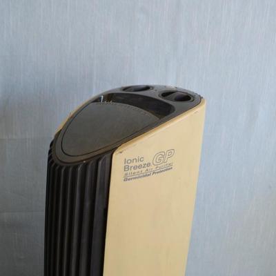 LOT 288. IONIC BREEZE AIR PURIFIER