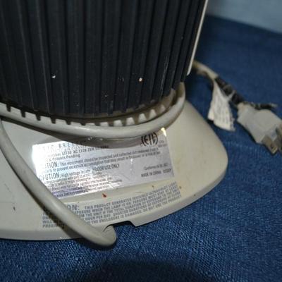 LOT 290. IONIC BREEZE AIR PURIFIER