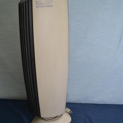 LOT 290. IONIC BREEZE AIR PURIFIER