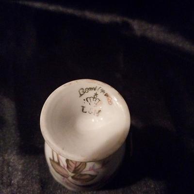 VINTAGE PORCELAIN EGGS-FIGURINE MADE IN JAPAN-