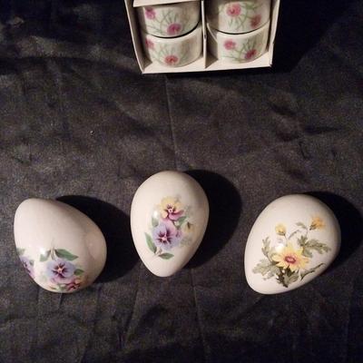 VINTAGE PORCELAIN EGGS-FIGURINE MADE IN JAPAN-