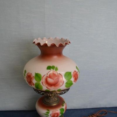 LOT 291. VINTAGE HURRICANE TABLE LAMP (19 INCH TALL)
