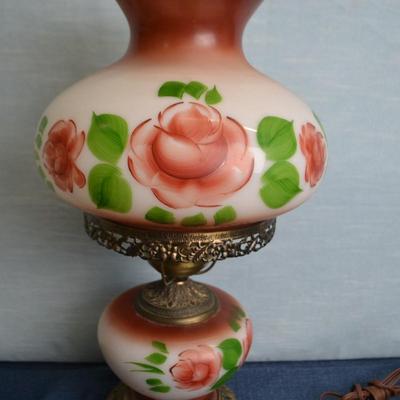 LOT 291. VINTAGE HURRICANE TABLE LAMP (19 INCH TALL)