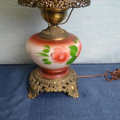 LOT 291. VINTAGE HURRICANE TABLE LAMP (19 INCH TALL)