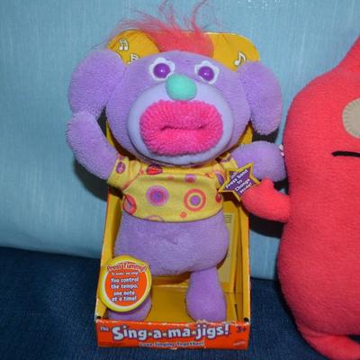 LOT 299. PLUSH TOYS