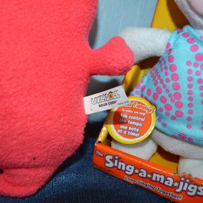 LOT 299. PLUSH TOYS
