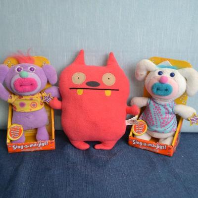 LOT 299. PLUSH TOYS
