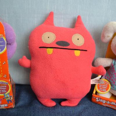 LOT 299. PLUSH TOYS