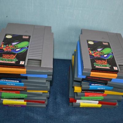 LOT 301. BOOK ENDS SIMULATED VIDEO GAME CARTRIDGES