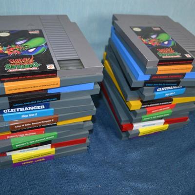 LOT 301. BOOK ENDS SIMULATED VIDEO GAME CARTRIDGES
