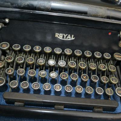 LOT 302. ROYAL TYPEWRITER AS-IS CONDITION