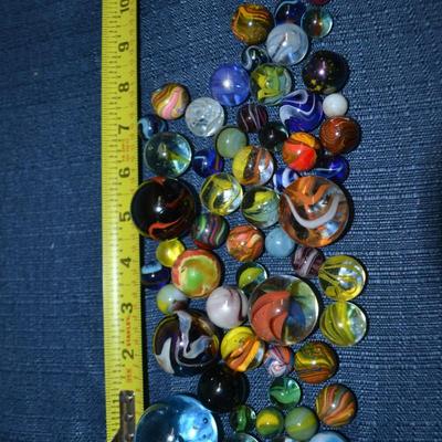 LOT 303 COLLECTION OF MARBLES