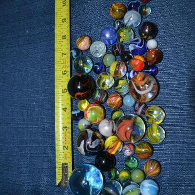 LOT 303 COLLECTION OF MARBLES