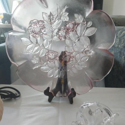 PINK GLASS PLATTER WITH ETCHED IN FLOWERS AND LIGHTED SALT ROCK WITH DIMMER