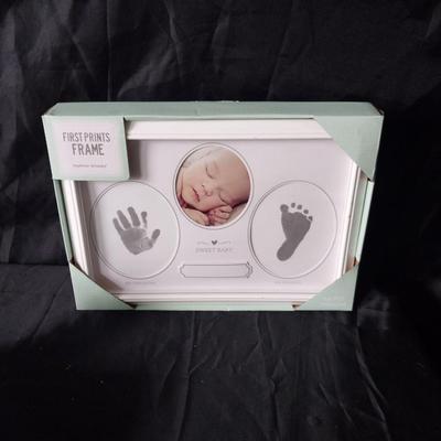 NIB BABY FEEDING SET-FIRST PRINTS FRAME AND LEAD CRYSTAL BOTTLE