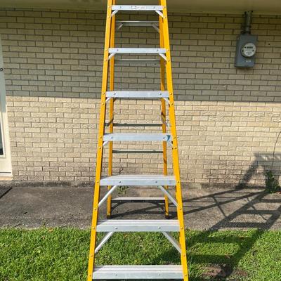 Husky 8â€™ Fiberglass Ladder