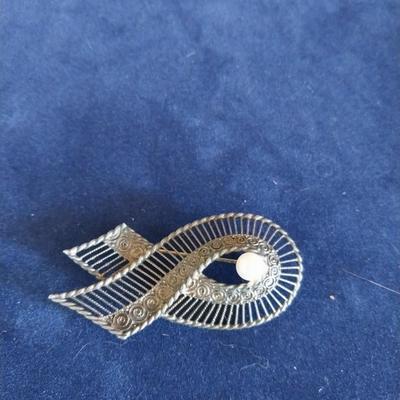 STERLING  SILVER BROOCH WITH PEARL