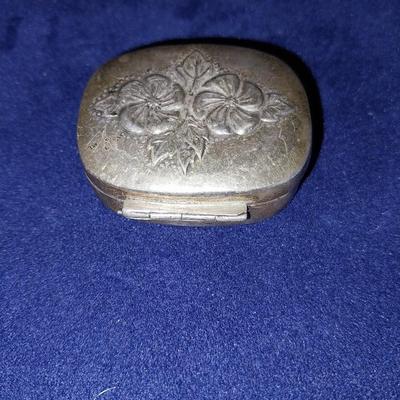 VINTAGE STERLING SILVER TRINKET/PILL BOX