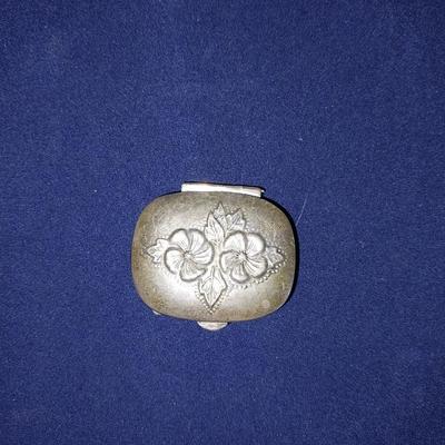 VINTAGE STERLING SILVER TRINKET/PILL BOX
