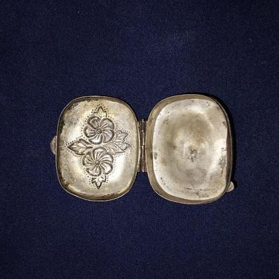VINTAGE STERLING SILVER TRINKET/PILL BOX