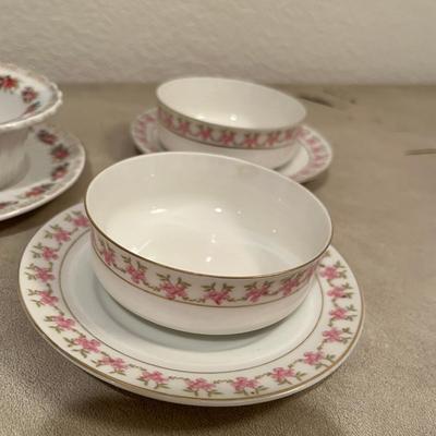 Lot of Ramekins Custard Cups w/ liners